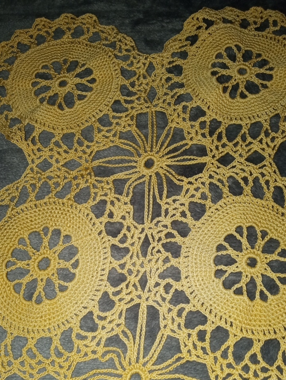 3 Vintage Handmade Doilies - Picture 6 of 8